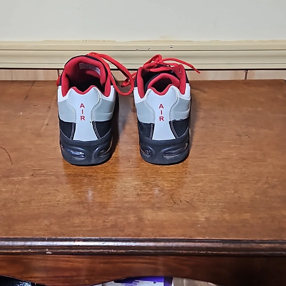 Sneaker - Picture 3 of 4
